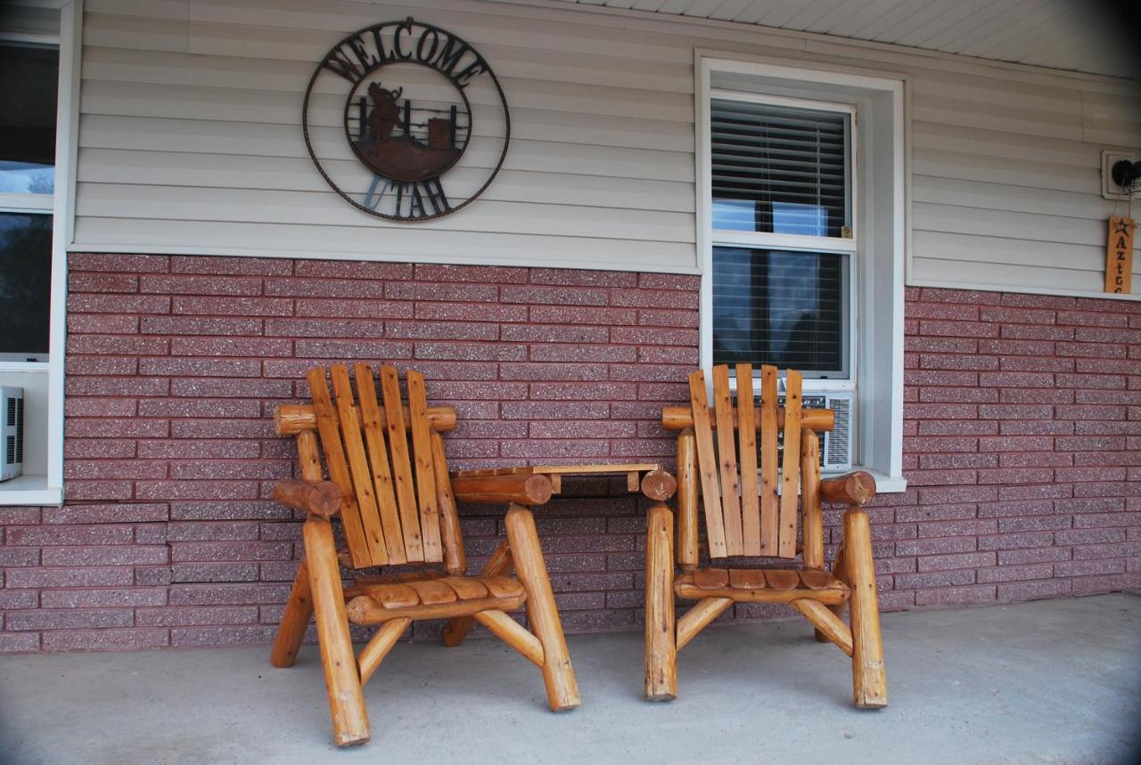 Cowboy Country Inn เอสคาลานเท ภายนอก รูปภาพ